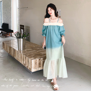 蓝色渐变一字肩吊带连衣裙女2025夏季新款法式超好看海边度假长裙图片