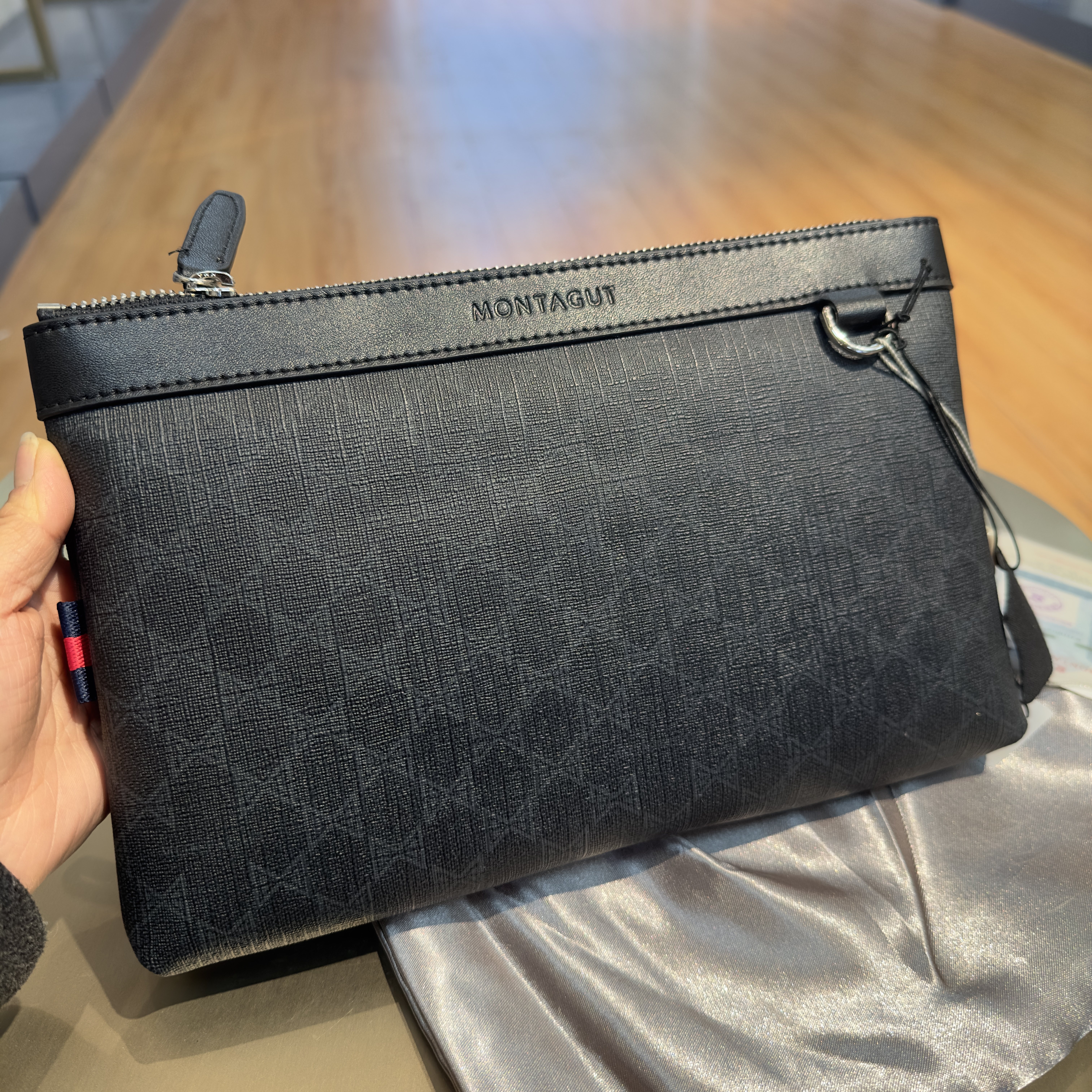 孤品撤柜品牌梦男休闲时尚手抓包PVC配超细纤维皮革柔软舒适MS33