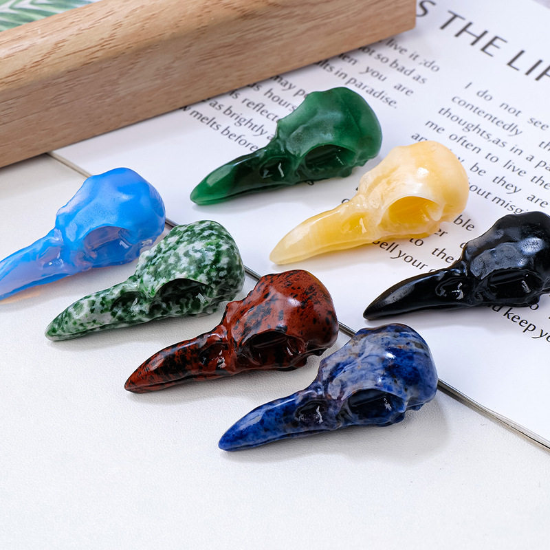 天然水晶半宝石乌鸦头骨雕刻件 原石打磨家居桌面装饰工艺品摆件