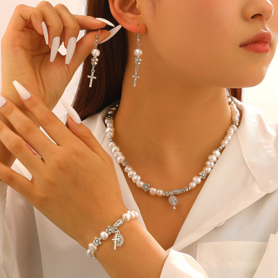 女式十字架仿珍珠花吊坠手镯