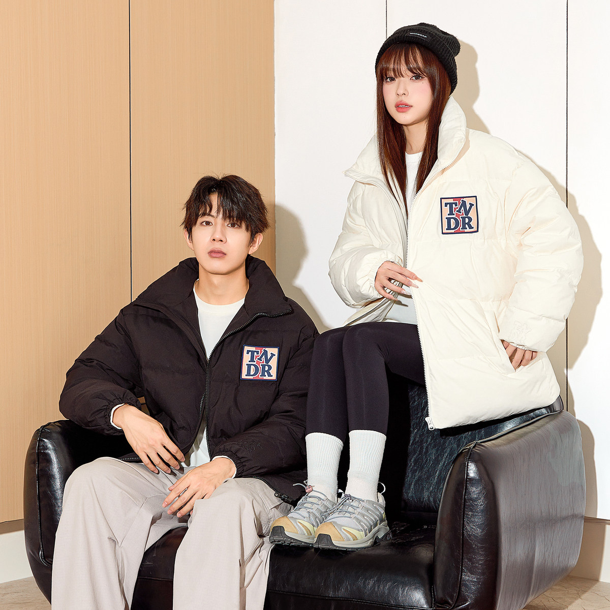 唐狮2024新款情侣同码立领羽绒服前胸撕拉绣花标魔术贴潮流设计感