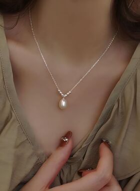 银贝天然淡水珍珠吊坠纯银项链女 轻奢小众设计百搭S925银锁骨链