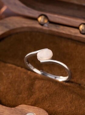 天然月光石纯银925戒指小众设计轻奢款椭圆形素圈小红书同款戒环