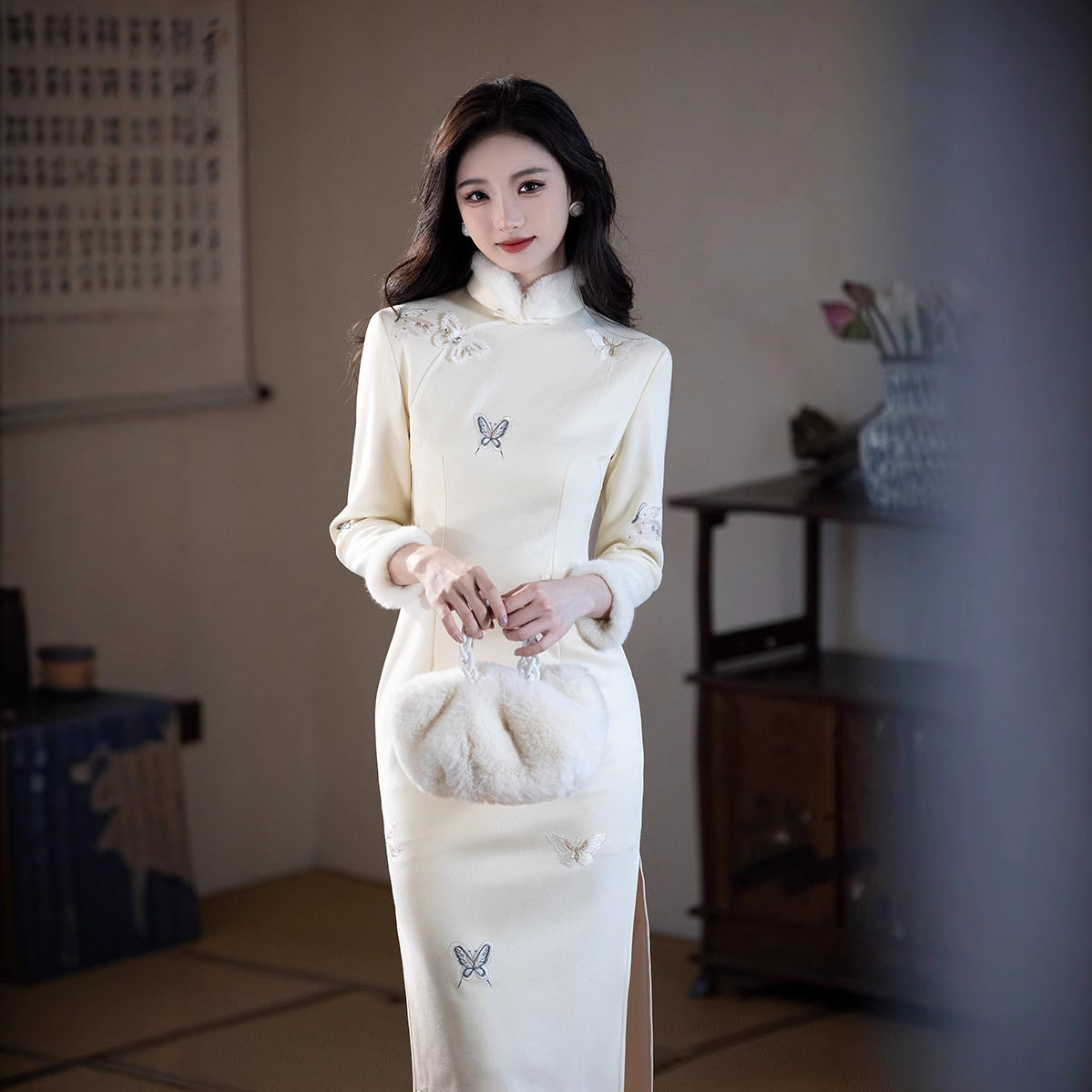 蝴蝶刺绣旗袍冬季白色旗袍女装2025新款中式长袖加厚麂皮绒