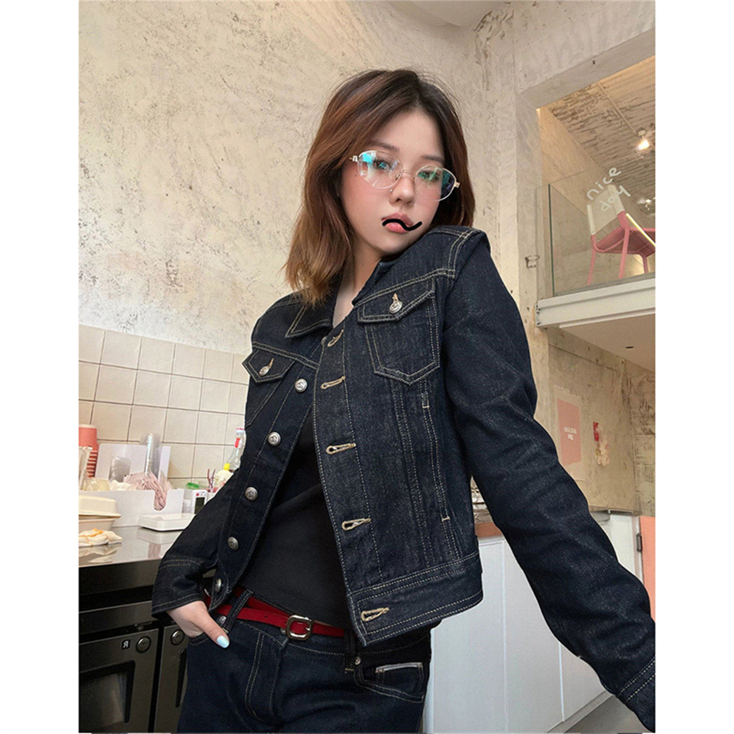 短款蓝色牛仔外套女2025
