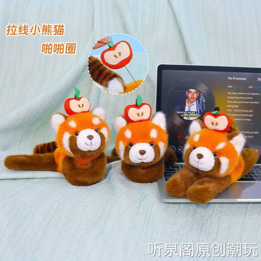 可爱小熊猫包包站肩啪啪圈拉线吃苹果挂件毛绒玩具公仔动物园玩偶