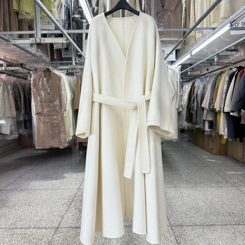 轻奢后开叉白色双面羊毛大衣女长款25年新款宽松 V领裙摆毛呢外套
