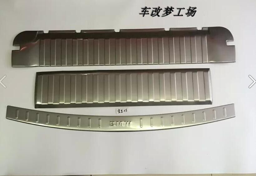 宝马尾门亮条改装后护板