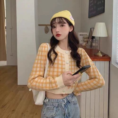 Plaid sweater cardigan early spring top female chic short design sense niche 2021 new loose outer wear long sleeves