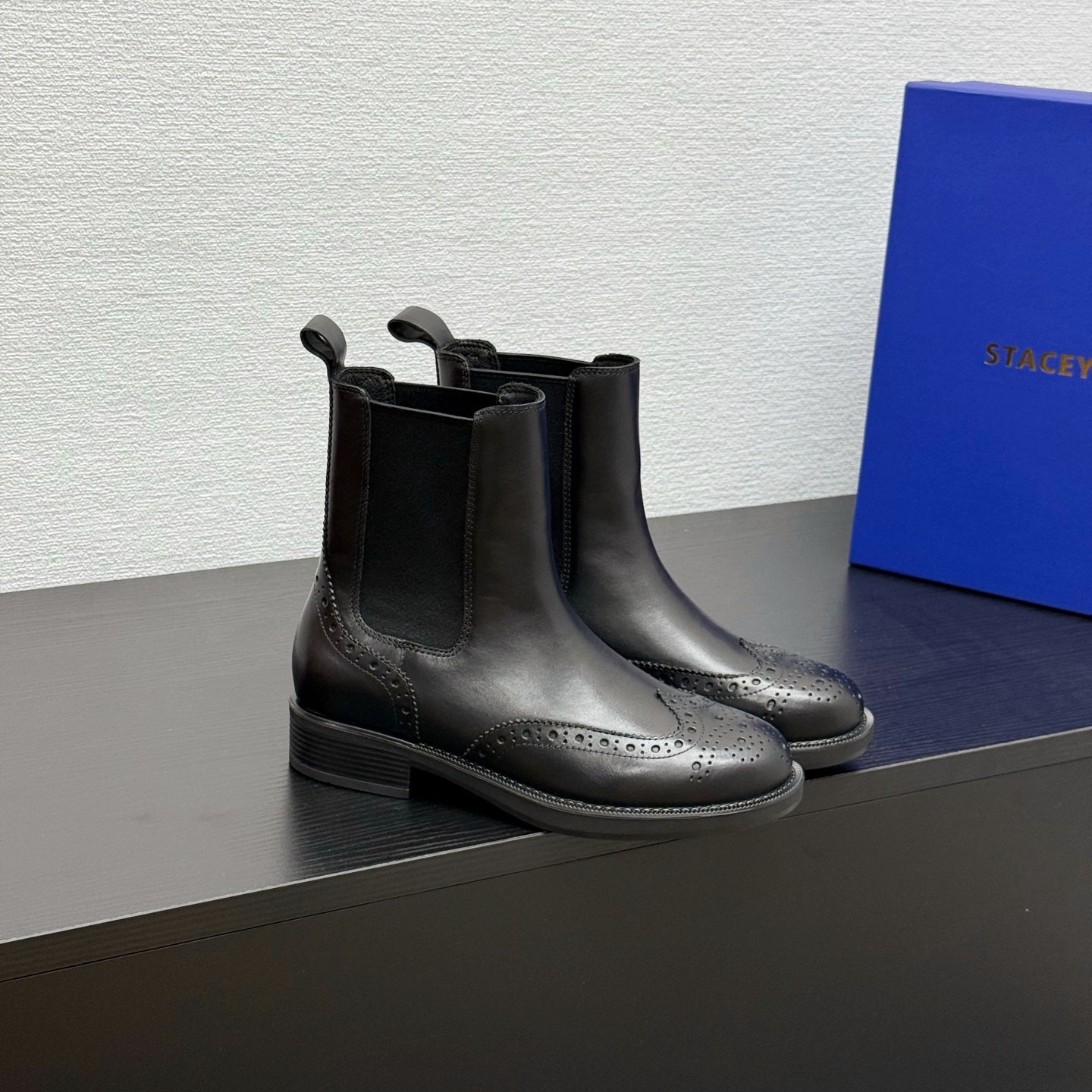 莞产高货sw牛皮复古转雕花英伦风切尔西松紧短靴时尚百搭平底女靴