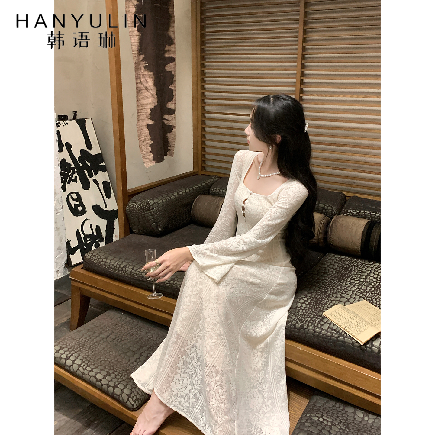 优雅复古蕾丝方领连衣裙