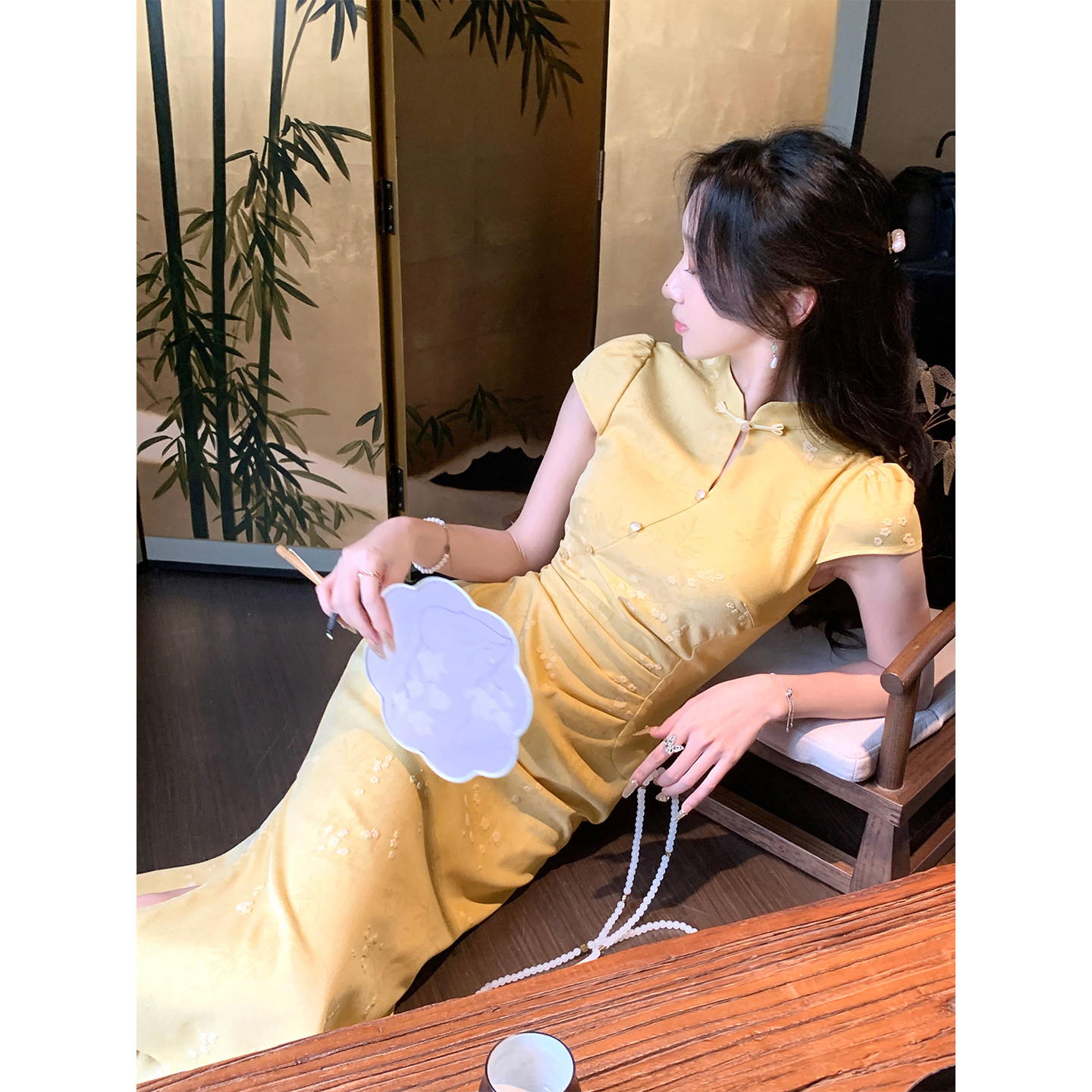 新中式黄色旗袍长裙女图片