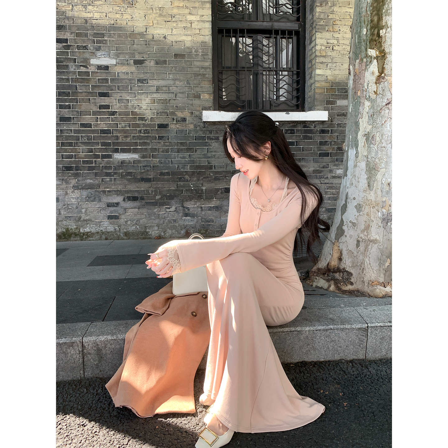 杏色连衣裙女2025秋季新款