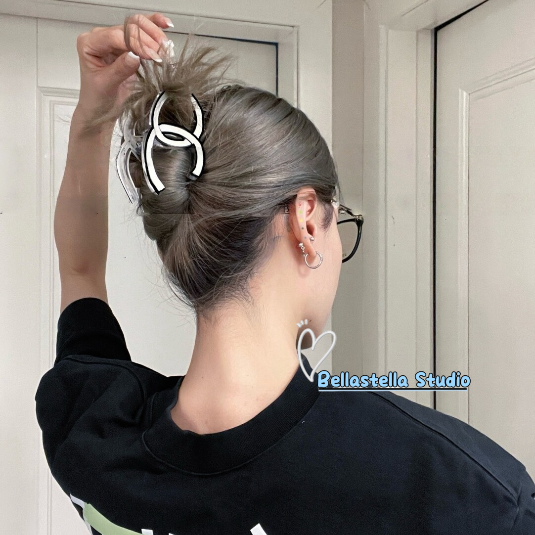 甜酷少女高级感抓夹小众设计感白描黑醋酸鲨鱼夹撞色盘发夹女发饰