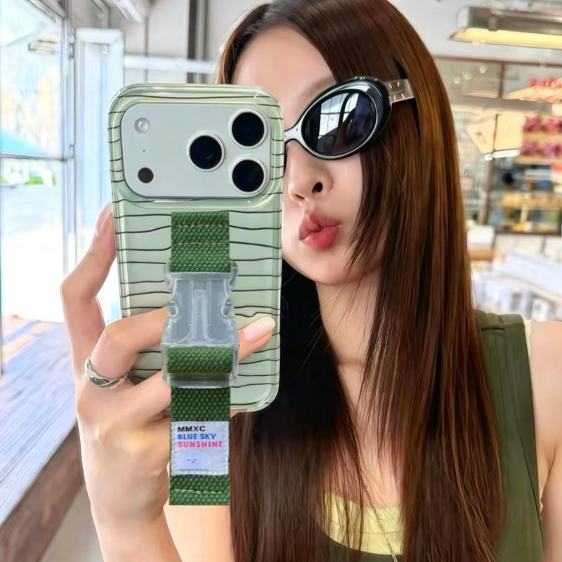 春夏高级简约线条腕带适用苹果17 Pro Max手机壳iphone18pro 16 15支架华为mate60 70 80 p90小米17pro少女图片