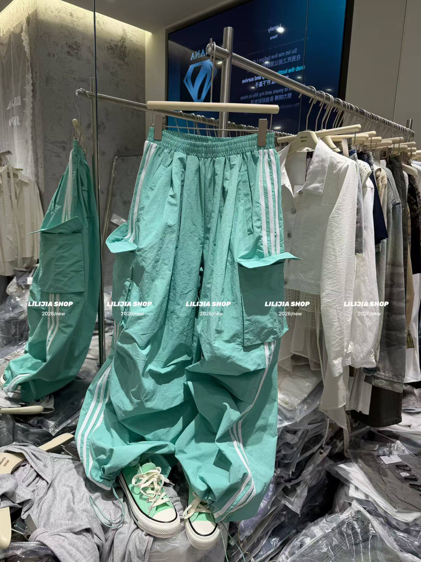 Miss家 2026春季新款韩版时尚百搭宽松显瘦三条杠工装裤女休闲裤