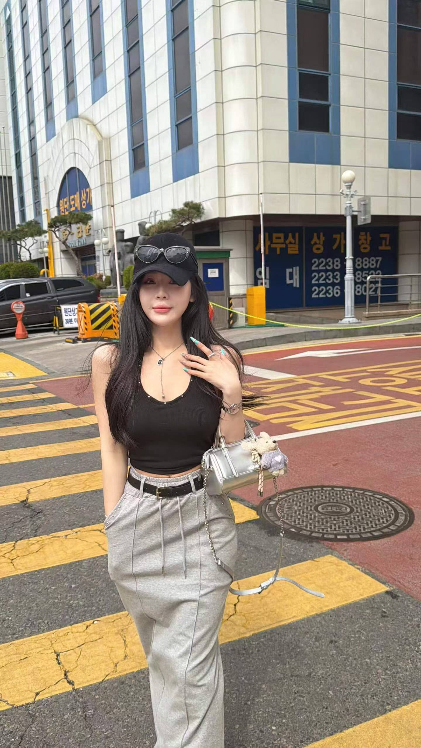 Miss家韩国减龄复古小众设计感气质新款高腰抽绳开叉半身卫衣裙