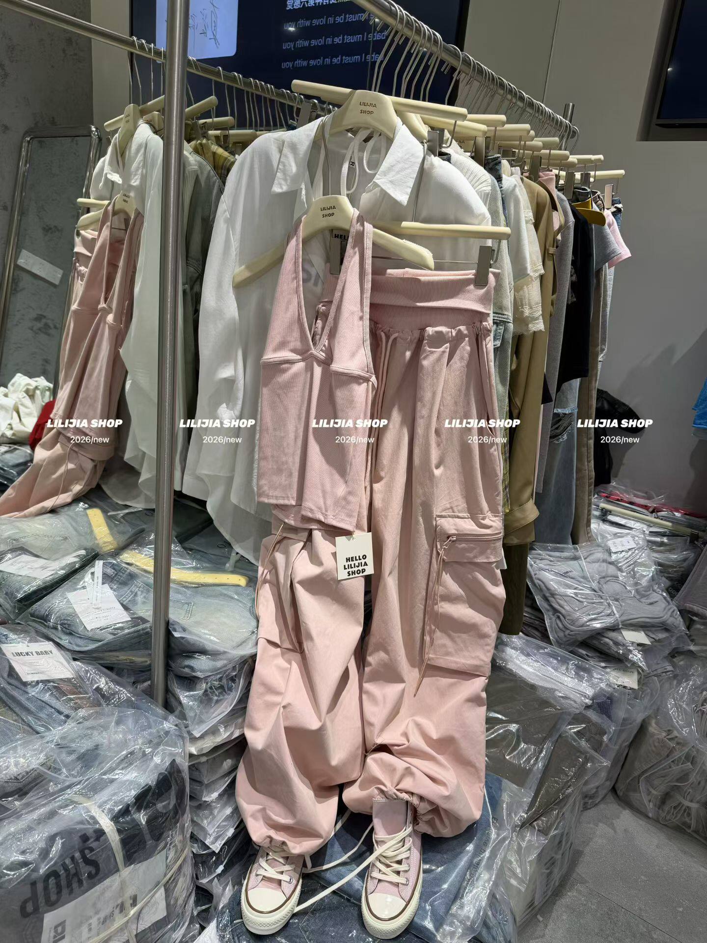 Miss家 2026夏季新款洋气挂脖吊带背心+百搭显瘦工装裤阔腿裤套装