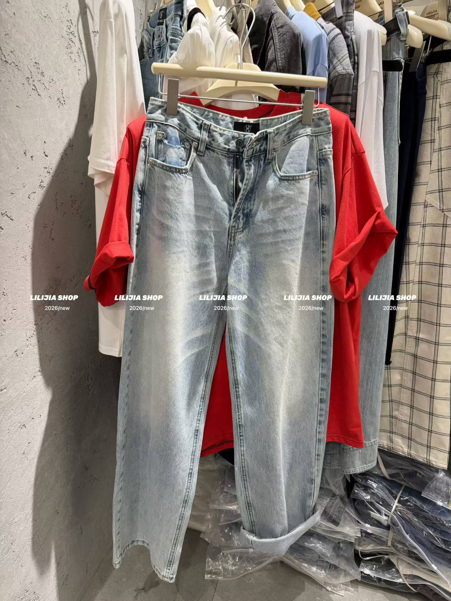 Miss家 2026春季新款韩版时尚百搭显瘦高腰宽松浅蓝色直筒牛仔裤