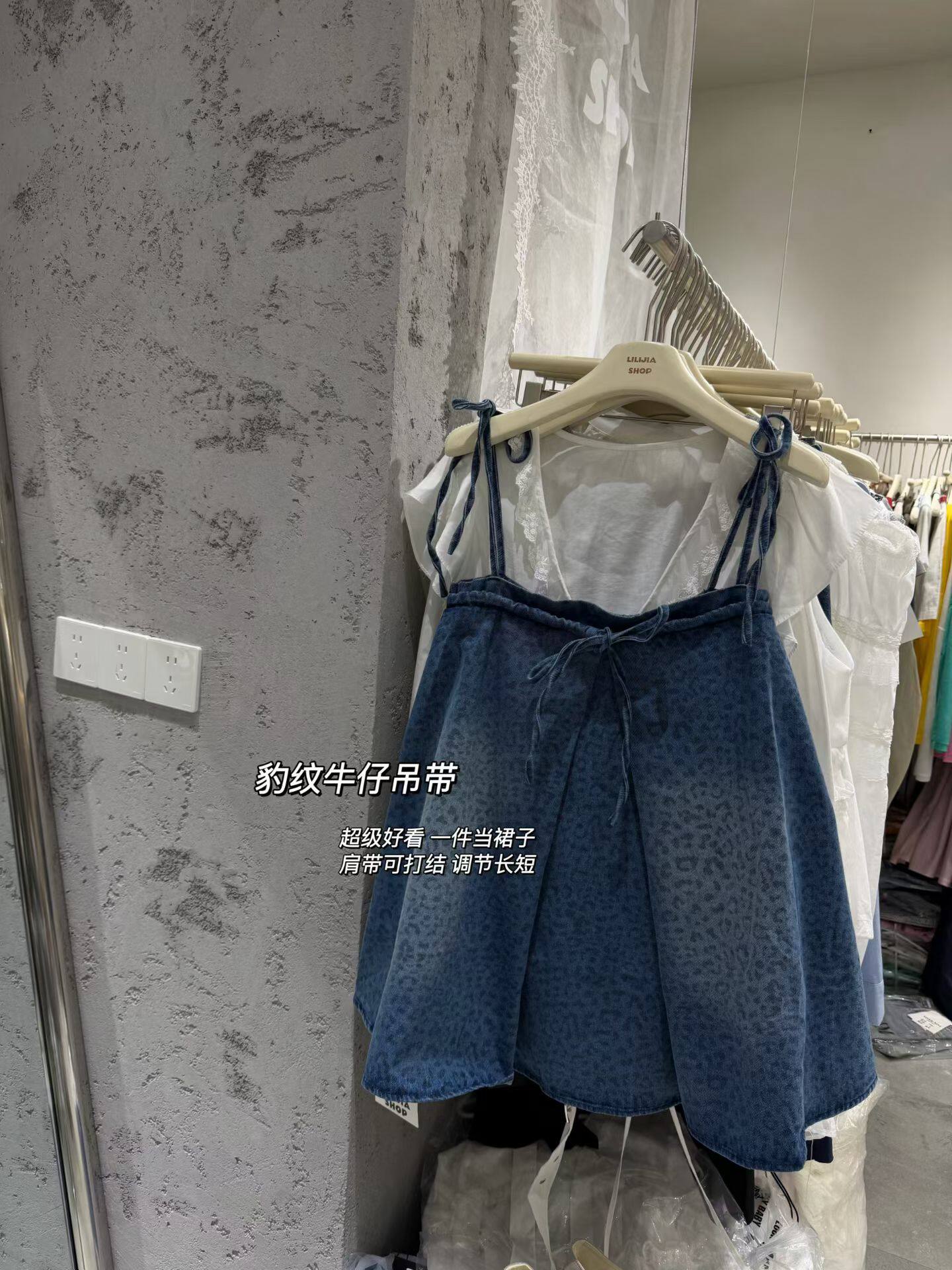 Miss家 辣妹港风气质豹纹牛仔吊带裙女设计感小众宽松减龄上衣裙