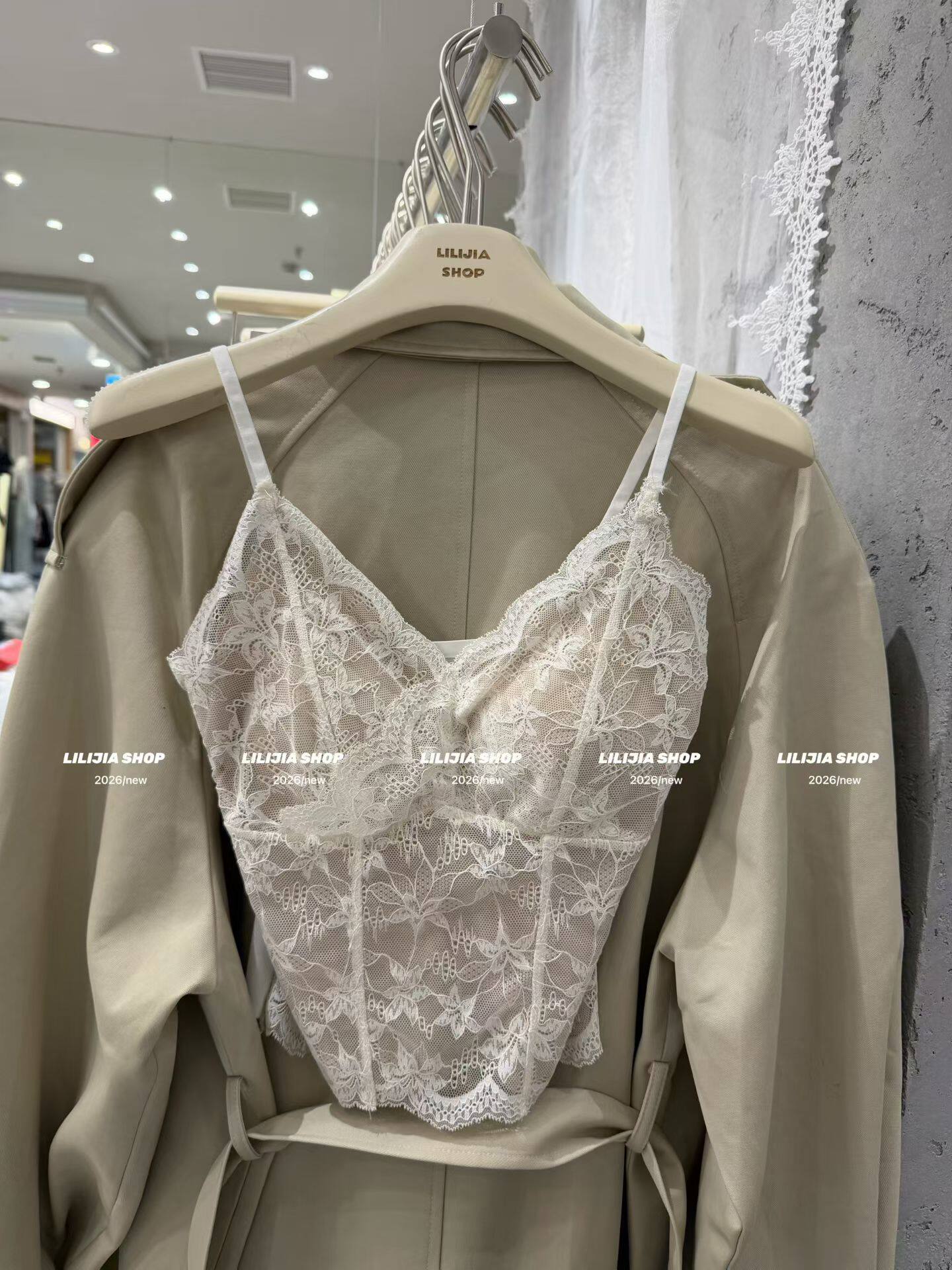Miss家 2026新款韩版时尚百搭显瘦蕾丝吊带背心女带胸垫内搭上衣
