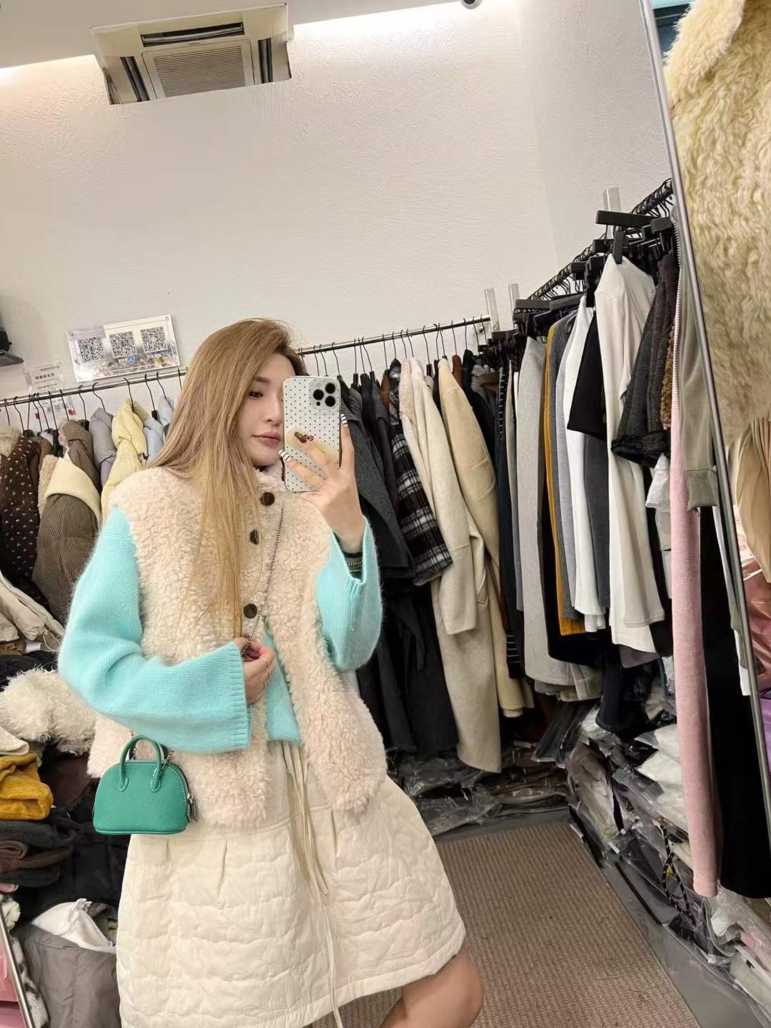 Miss家 2025秋冬新款韩版时尚百搭宽松显瘦毛毛纽扣坎肩马甲