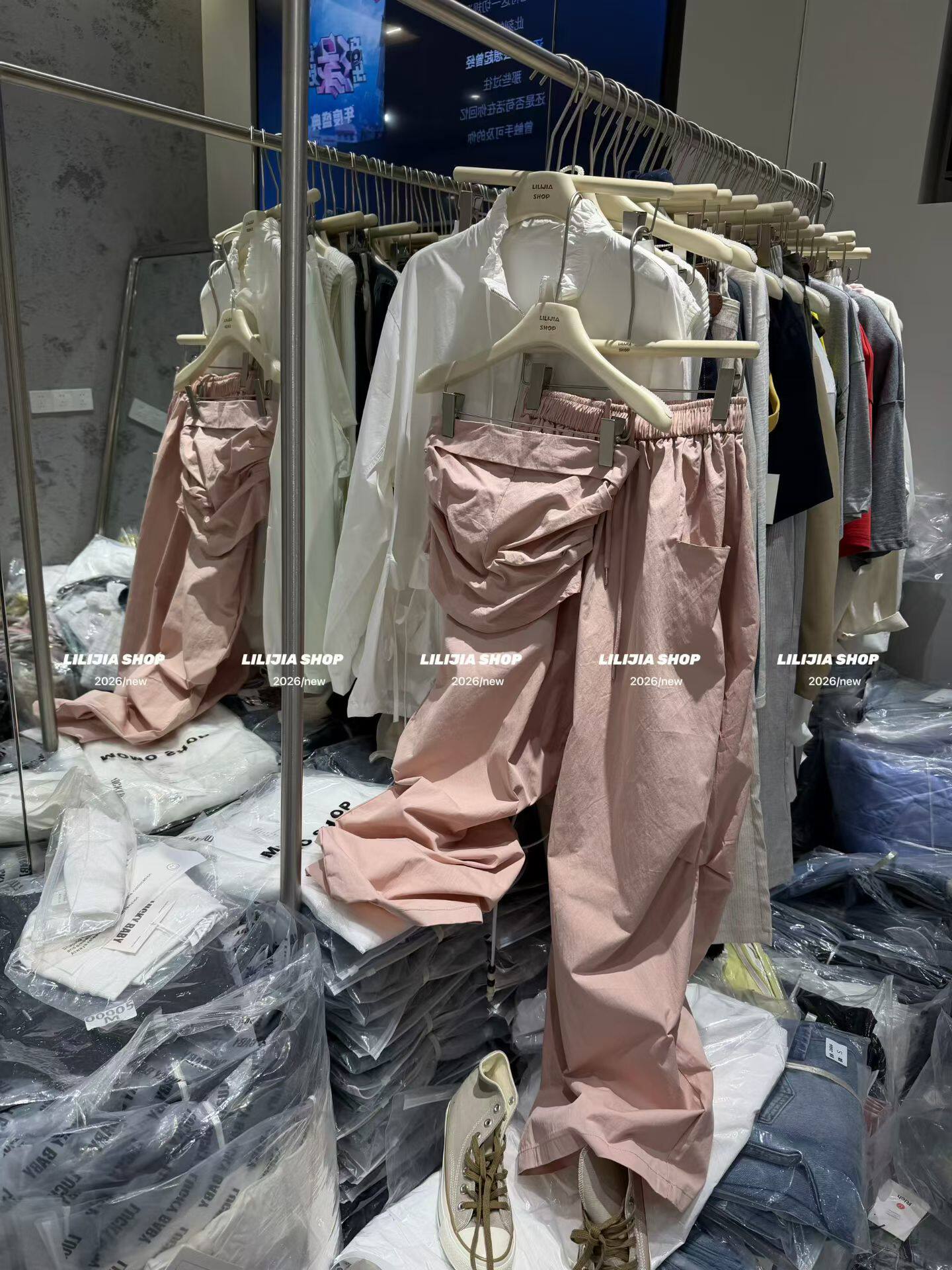 Miss家 2026夏季韩版时尚百搭宽松设计感抹胸+松紧腰休闲裤套装女