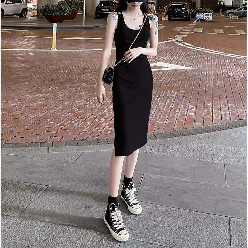 欧洲站黑色吊带连衣裙女设计感小众2024夏季新款时尚高级感背心裙