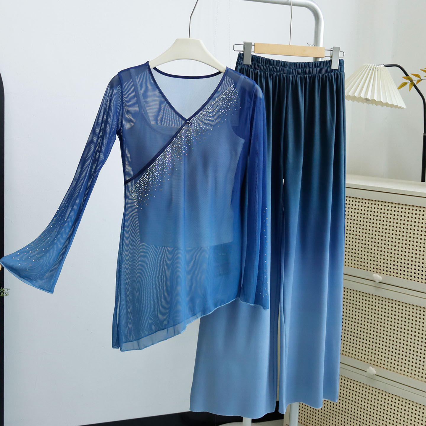 飘逸渐变喇叭袖纱衣女长袖网纱艺考中国古典舞练功服不规则舞蹈服,运动/瑜伽/健身/球迷用品,古典舞服,淘宝优惠券,粉丝福利购,淘宝优惠卷