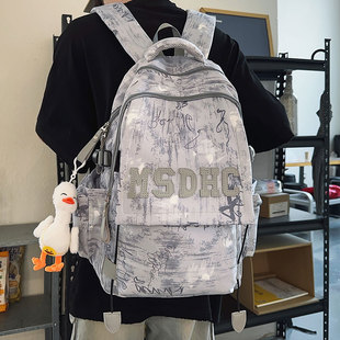 书包男初中生高中生大容量双肩包轻便减负大学生电脑旅行背包女