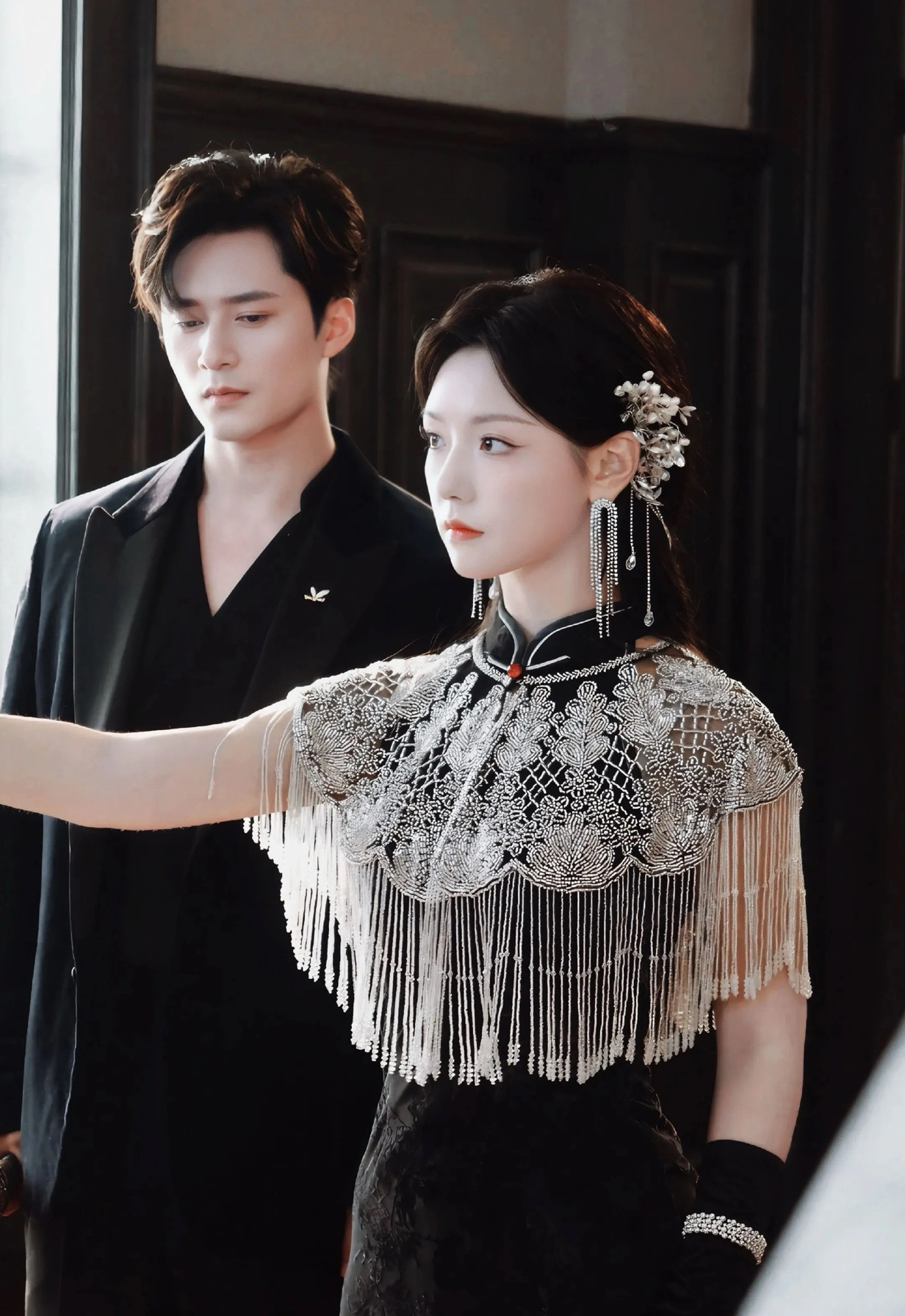 重工钉珠短流苏旗袍云肩短剧同款婚礼结婚礼服中式黑色旗袍披肩