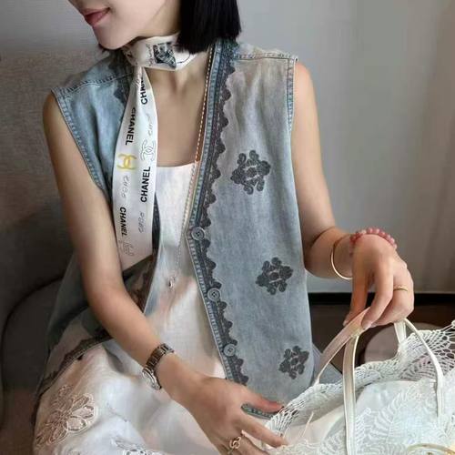 V领刺绣单排扣牛仔马夹