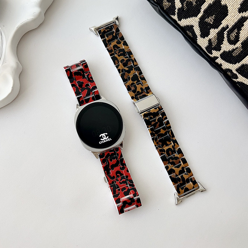 适用三星手表watch8经典豹纹表带8classic链式折叠扣替换腕带女款