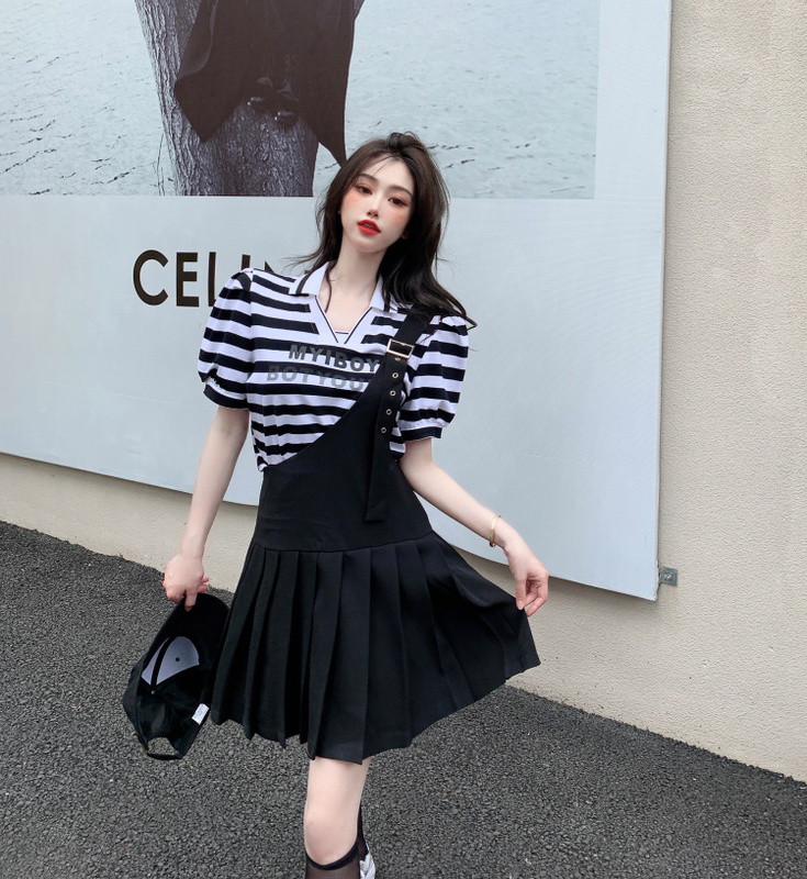 Real price ~ Korean alphabet print stripe T-shirt + personalized shoulder pleated suspender skirt