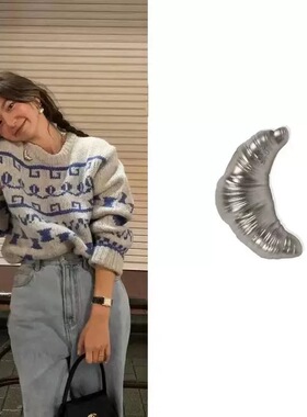 韩国博主fever同款牛角包胸针多功能小众设计可颂徽章情侣配饰