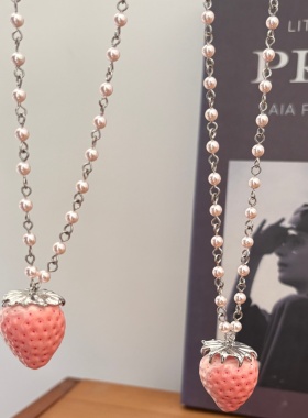 草莓吊坠项链日韩甜美气质百搭时髦叠戴串珠长款项链毛衣链