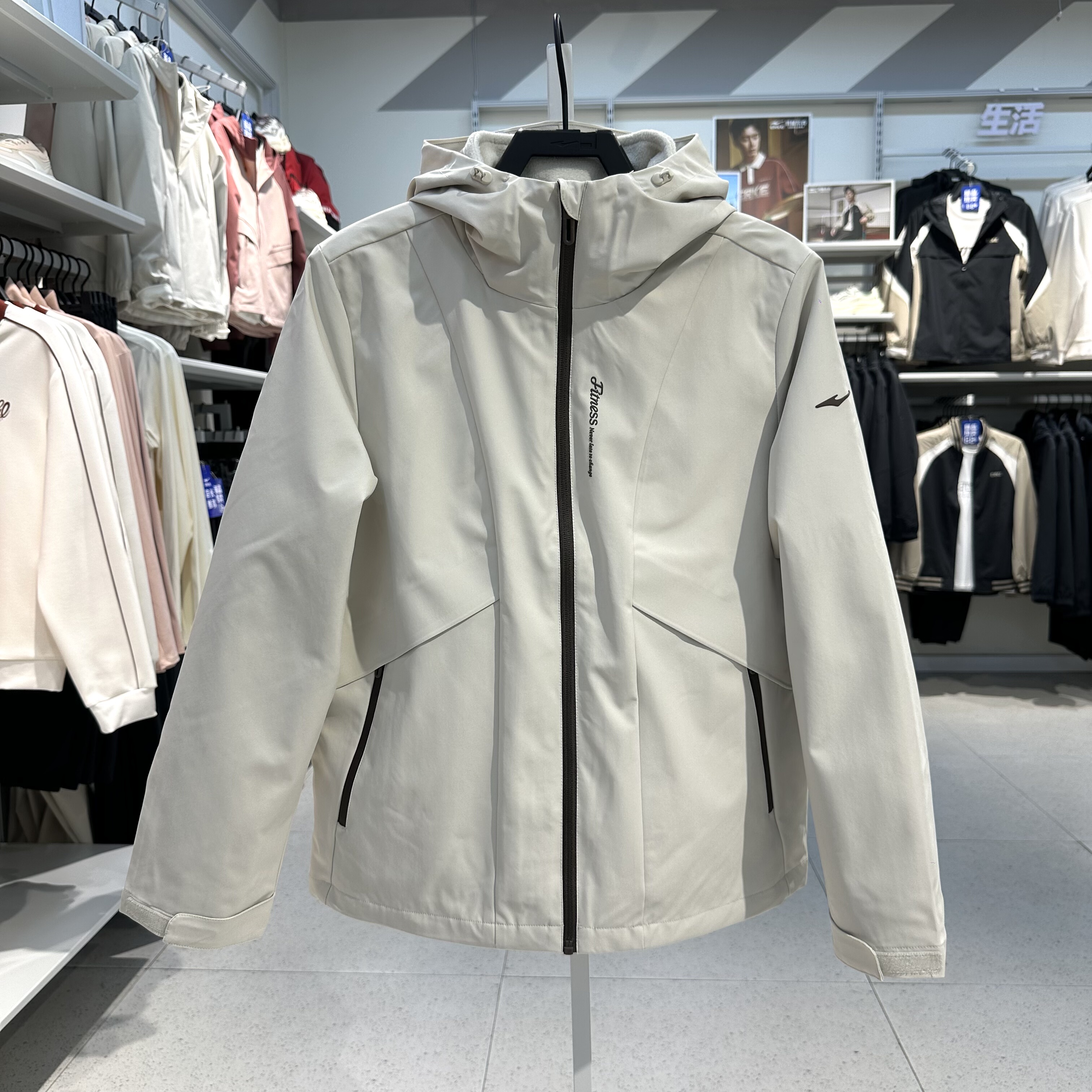 鸿星尔克2025冬款女三合一加厚风衣防风保暖运动外套12225406007