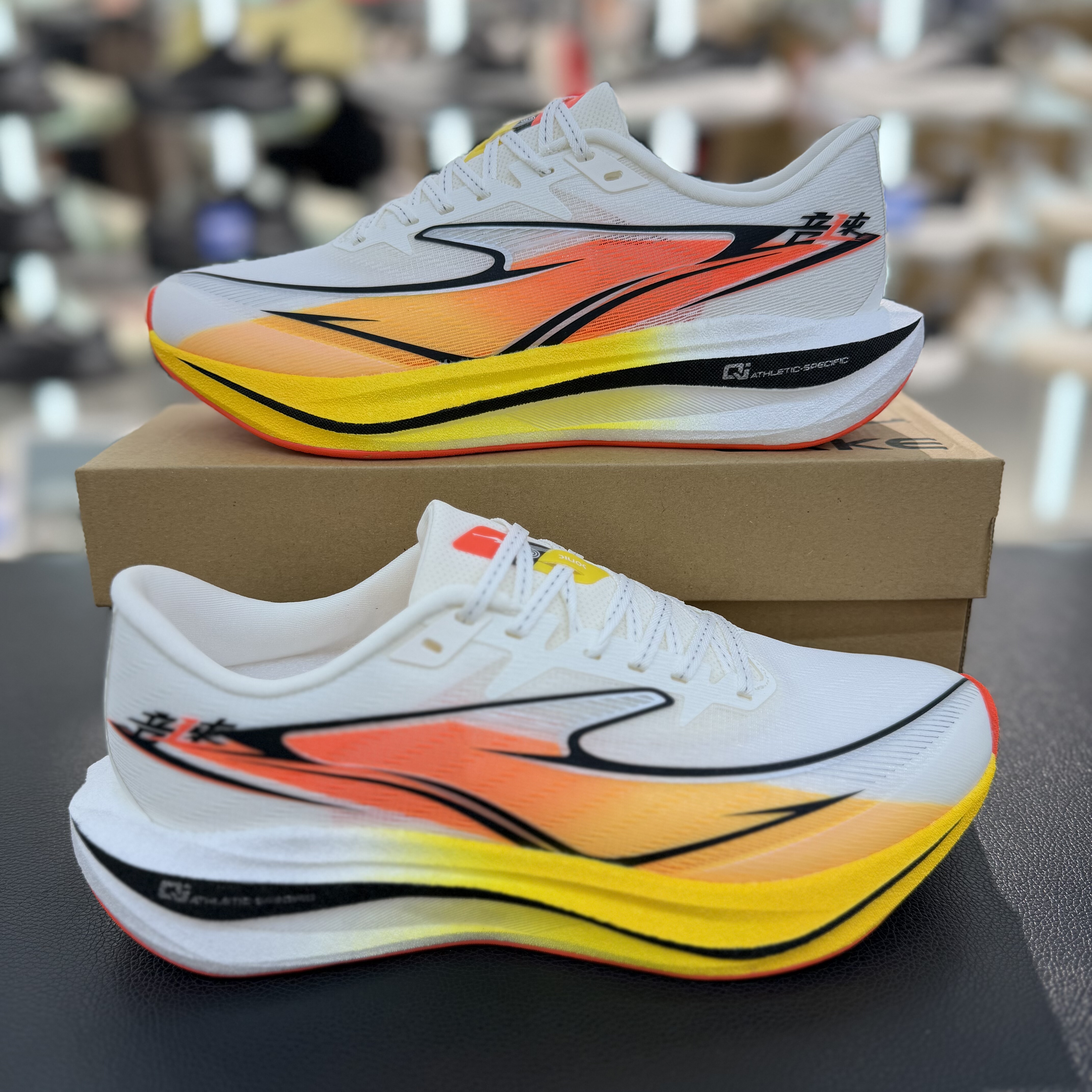 鸿星尔克k101炁科技跑步鞋男2026竞速体测轻便运动鞋11126103368