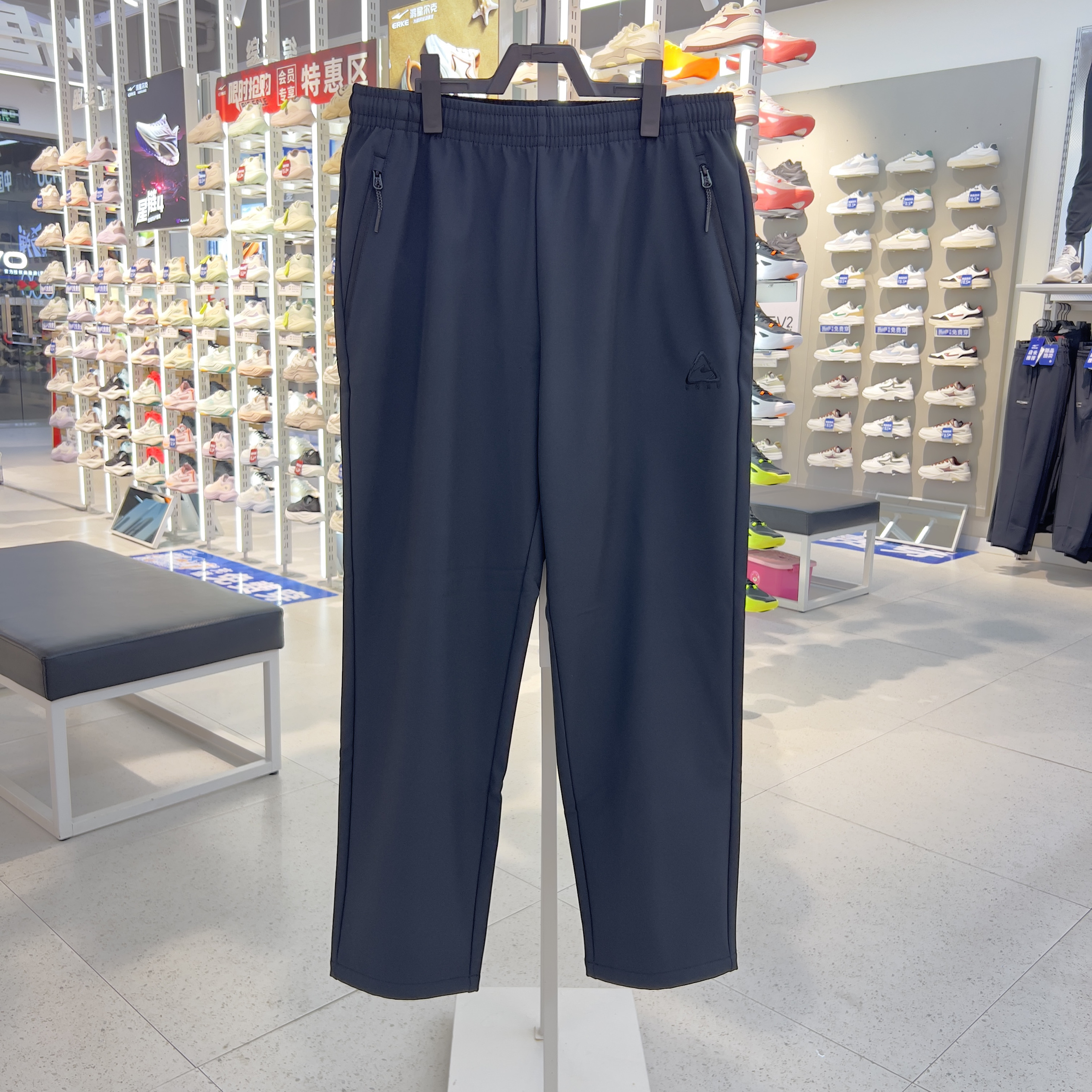 鸿星尔克男裤2025冬季防风保暖梭织户外加厚运动长裤11225401148