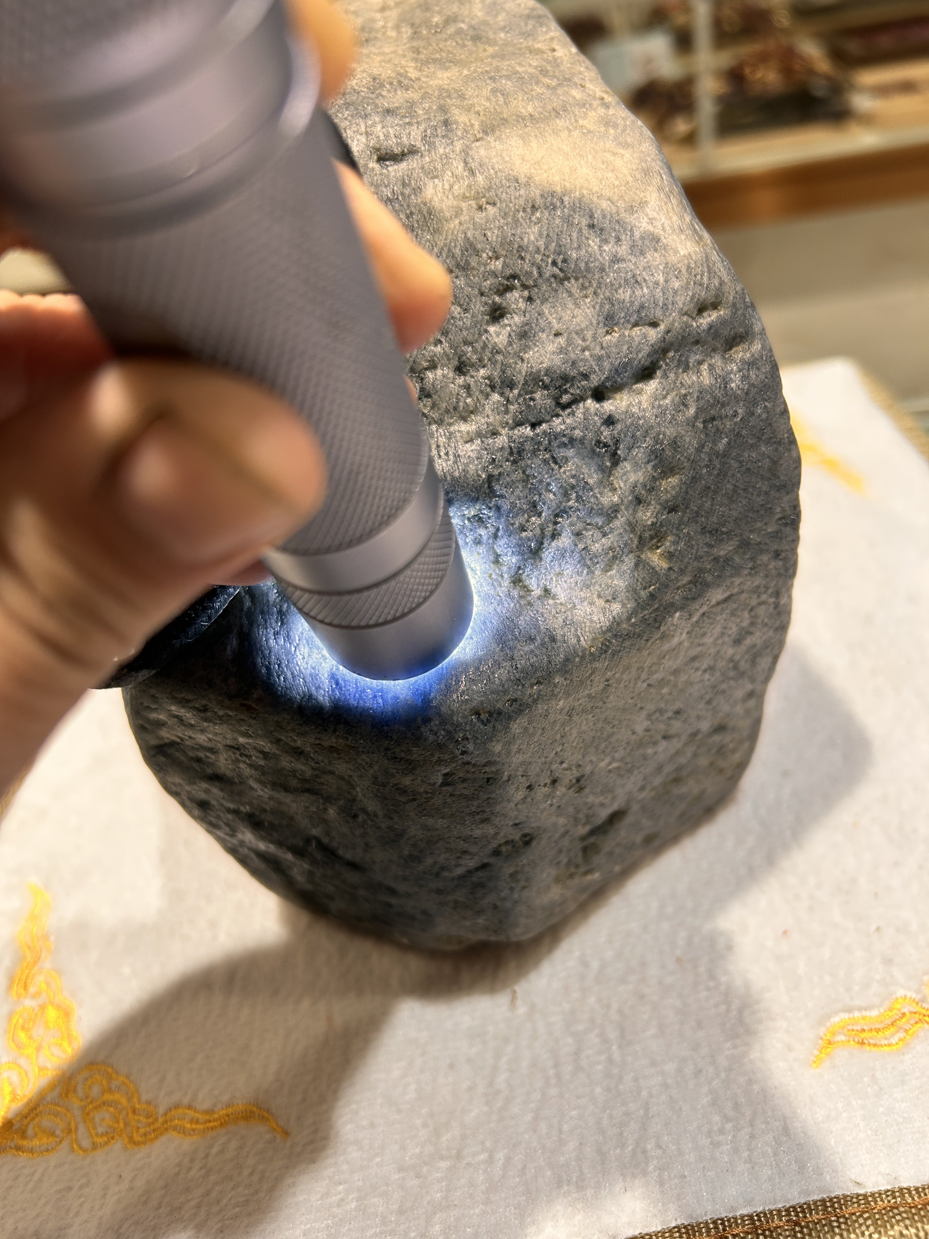 天然蓝宝石原石随形六柱体透蓝色未加工原矿适合收藏原石摆件特价