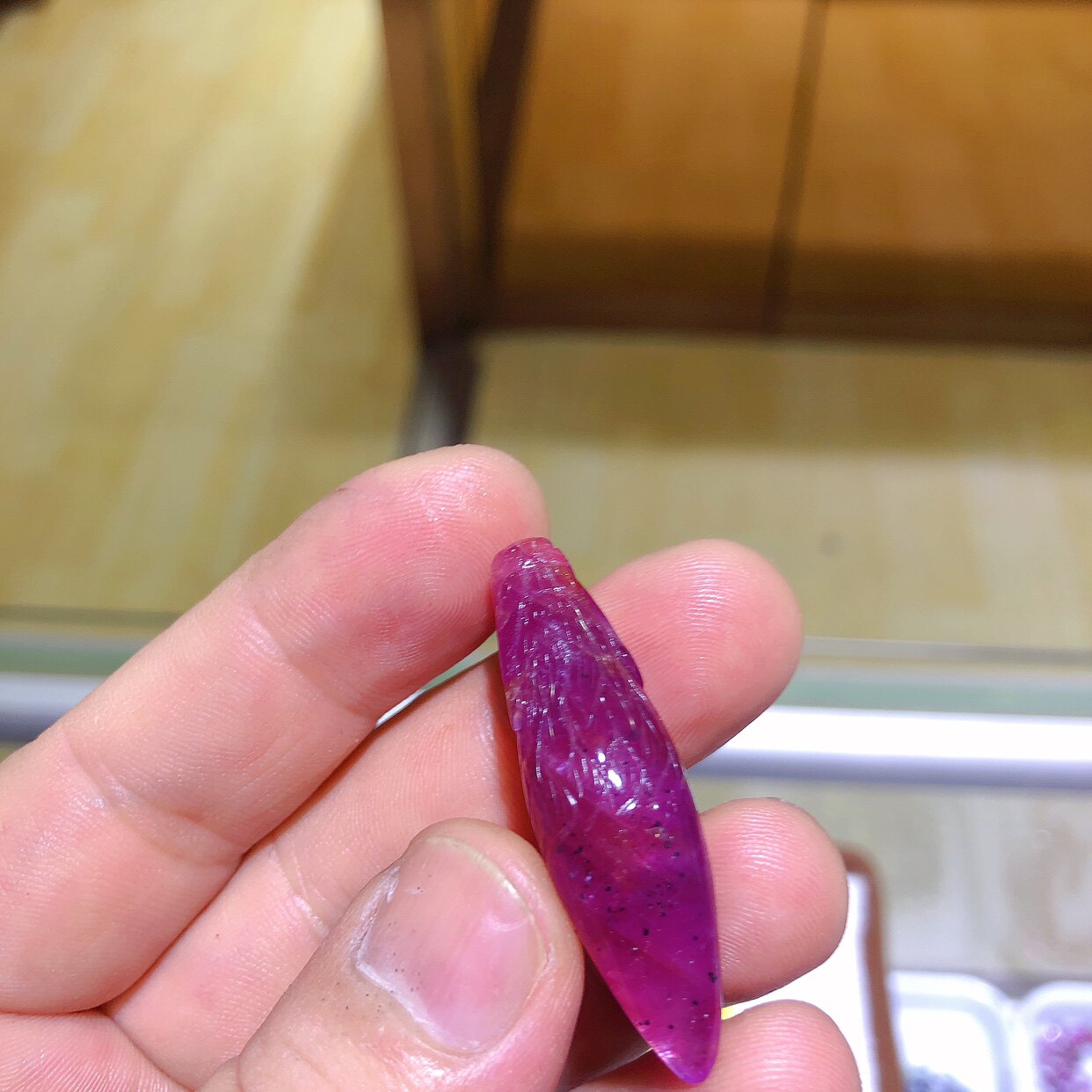 纯天然红宝石雕刻挂件狼牙吊坠非洲矿区原矿原石原料彩宝包邮新款