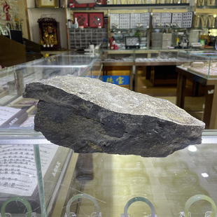 天然蓝宝石原矿摆件 火山玄武岩元素形成蓝宝石原石原矿矿物标本