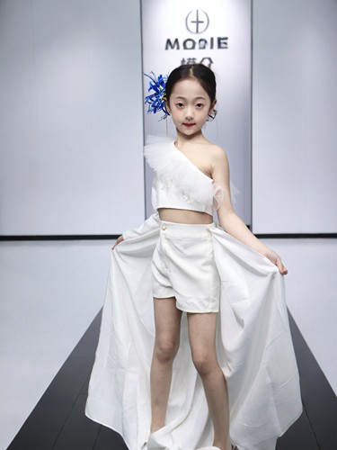 儿童模特走秀白色演出服女童公主裙礼服