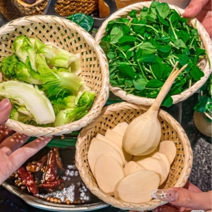 山缓缓手工竹编圆形筐青菜蔬菜拼盘小吃碟火锅店特色餐具时蔬装盘