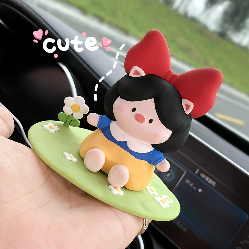 2023新款猪猪公主车载香薰车内饰品摆件汽车中控台装饰可爱扩香石