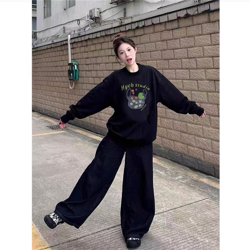 纯棉美式复古黑色无帽圆领卫衣女