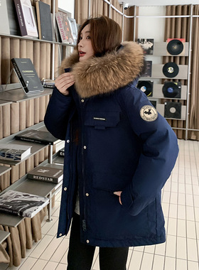 2025新款胖MM加肥加大码300斤可穿连帽貉子毛领工装派克羽绒服244