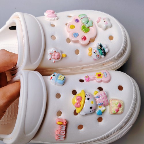 新款洞洞鞋扣可爱卡通KT洞洞鞋花洞洞包装饰卡扣DIY鞋花配饰配件