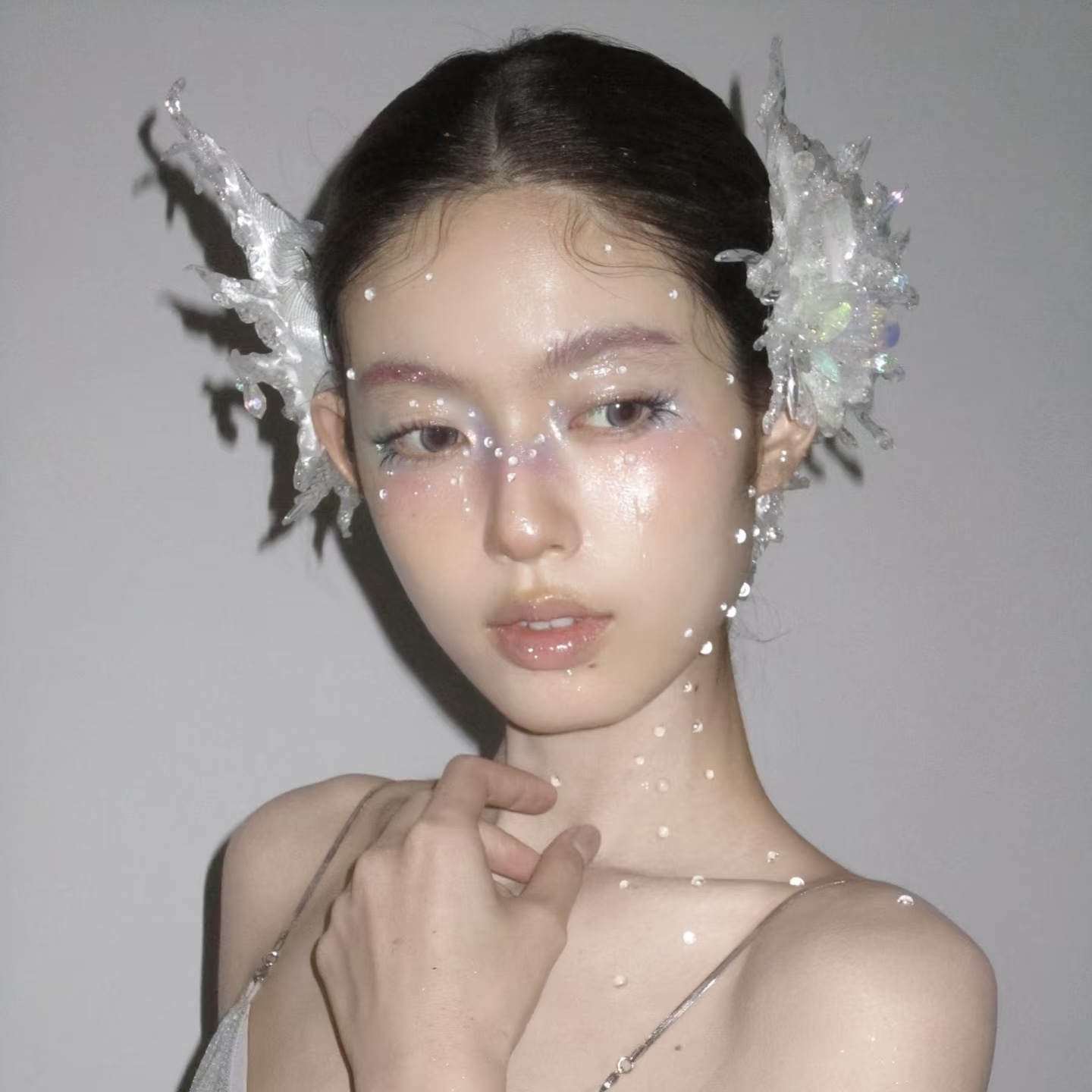 贴脸水珠泪珠泪痣妆容圣母泪仿妆脸部饰品透明泪滴拍照创意妆滴胶