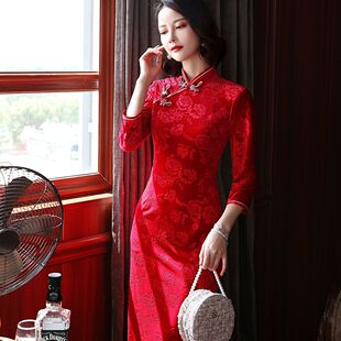 2025旗袍秋季新款传统金丝绒长款纯色日常妈妈复古走秀单色祺袍女